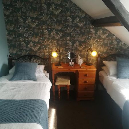 Tara Bed & Breakfast Фишгард Екстериор снимка